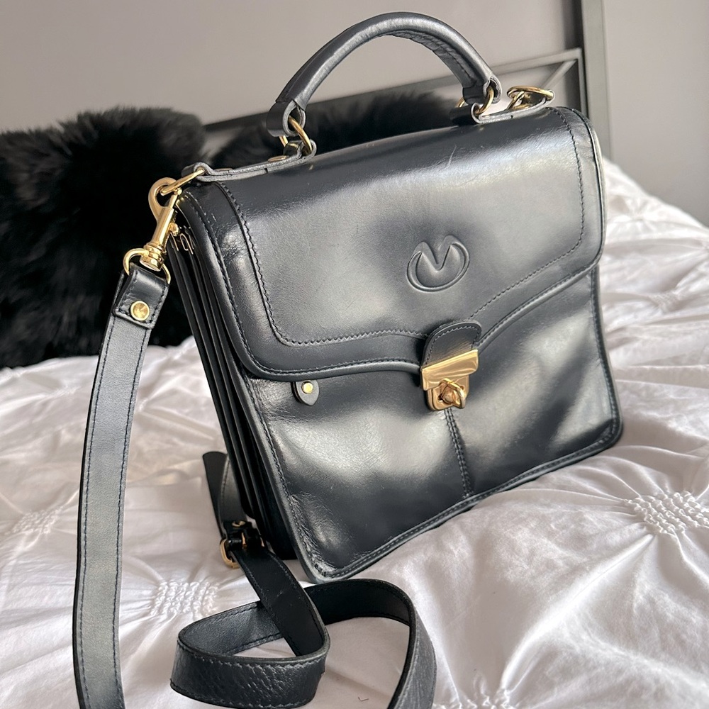 Navy leather top handle purse with gold hardware, cross body purse EUC vintage